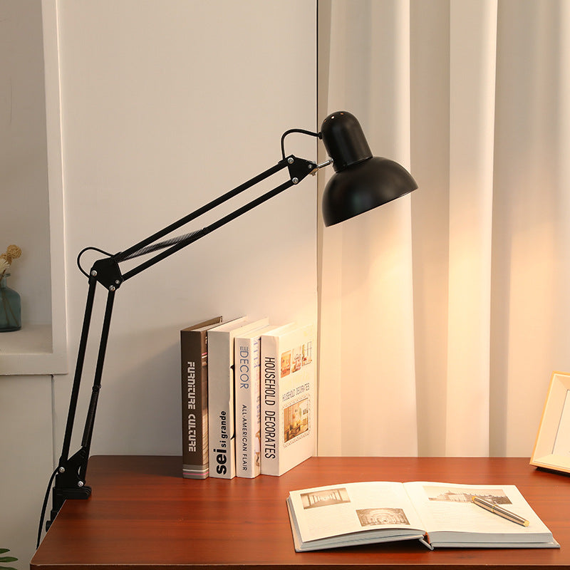 Jern‑Abs Bordlampe med Minimalistisk Form og Stabil Indendørs Placering