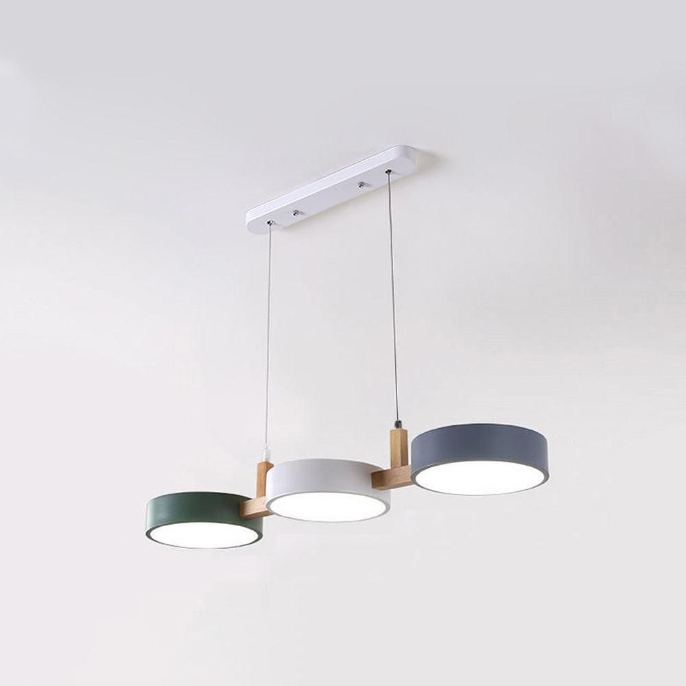 Nordisk Loftlampe med Trædetaljer og Slankt Flush‑Design