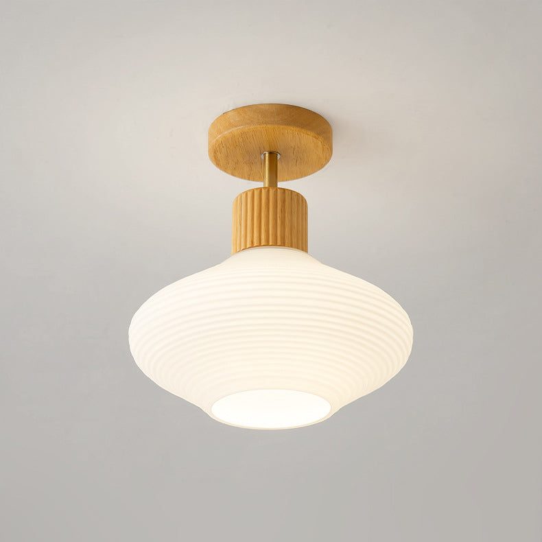 Træ‑Glas Loftlampe med Kompakt Semi‑Flush Form og Stabil Indendørs Placering