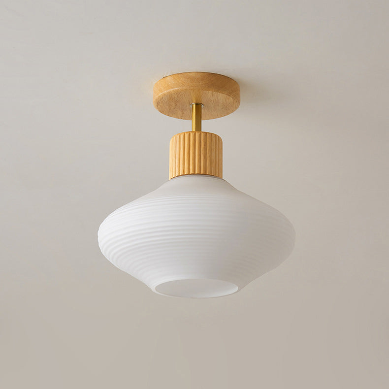 Træ‑Glas Loftlampe med Kompakt Semi‑Flush Form og Stabil Indendørs Placering