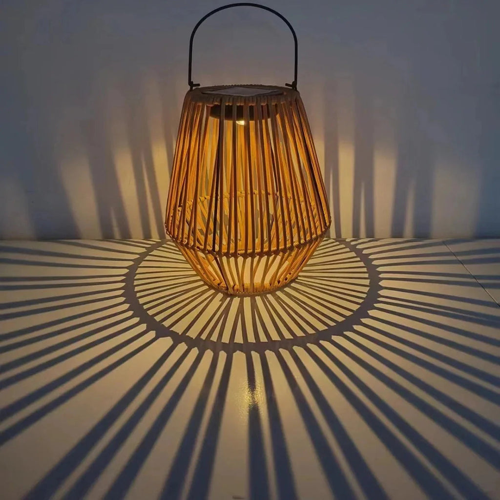 Solcellelanterne Med Rattanlook Og Automatisk LED-Belysning Til Have Og Terrasse