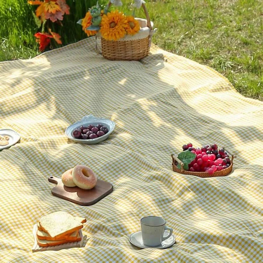 Let Udendørs Ternet Picnicmåtte med Hurtigtørrende Polyester og Rejsevenligt Design