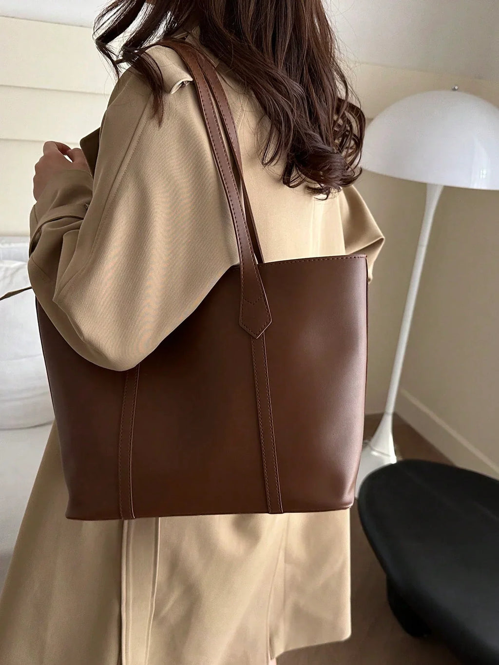 Elegant Håndtaske til Damer med Praktisk Opbevaring
