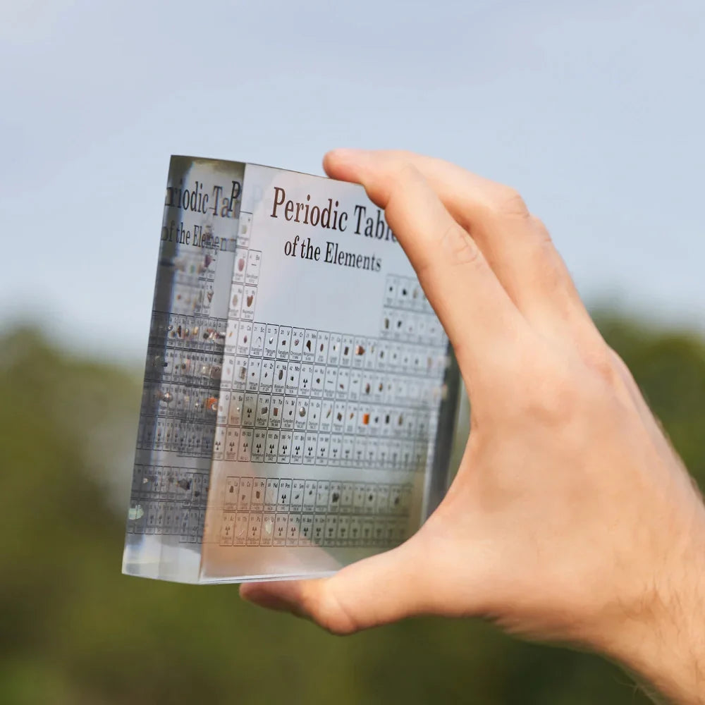 Periodisk System Display med 83 Indkapslede Elementer i Acryl