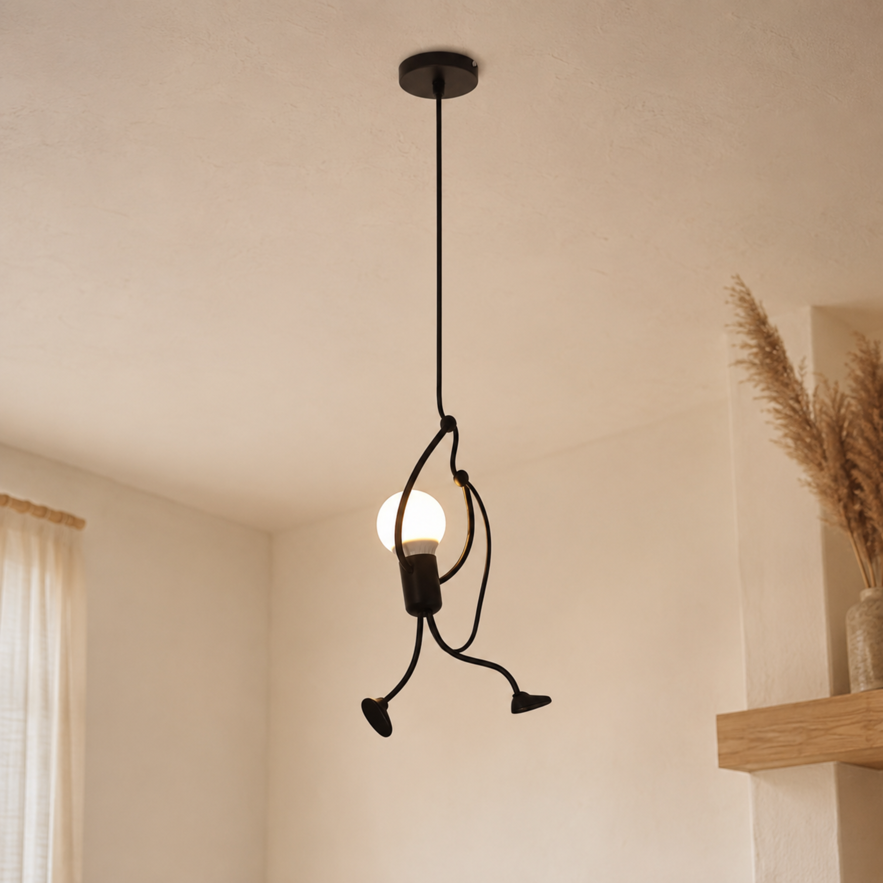 Moderne Loftlampe med Roligt Lys og Afbalanceret Udtryk