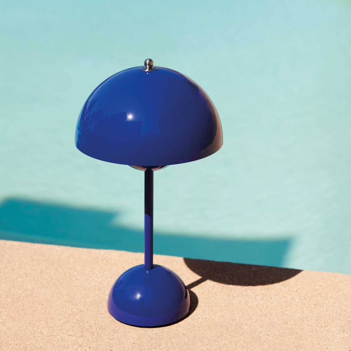 LED Bordlampe med Minimalistisk Design og Beroligende Varmt Lys