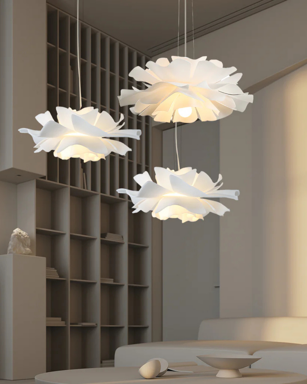 Pendellampe med Skulpturel Blomsterform og Elegant Lagdelt Silhuet
