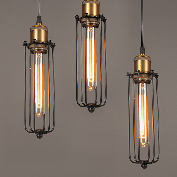 Industriel Pendellampe med Retro Gitterdesign og Varm Belysning