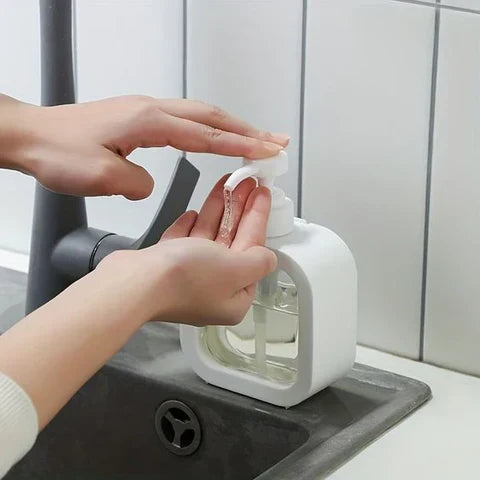 Sæbedispenser Med Minimalistisk Form Og Præcis Udmåling