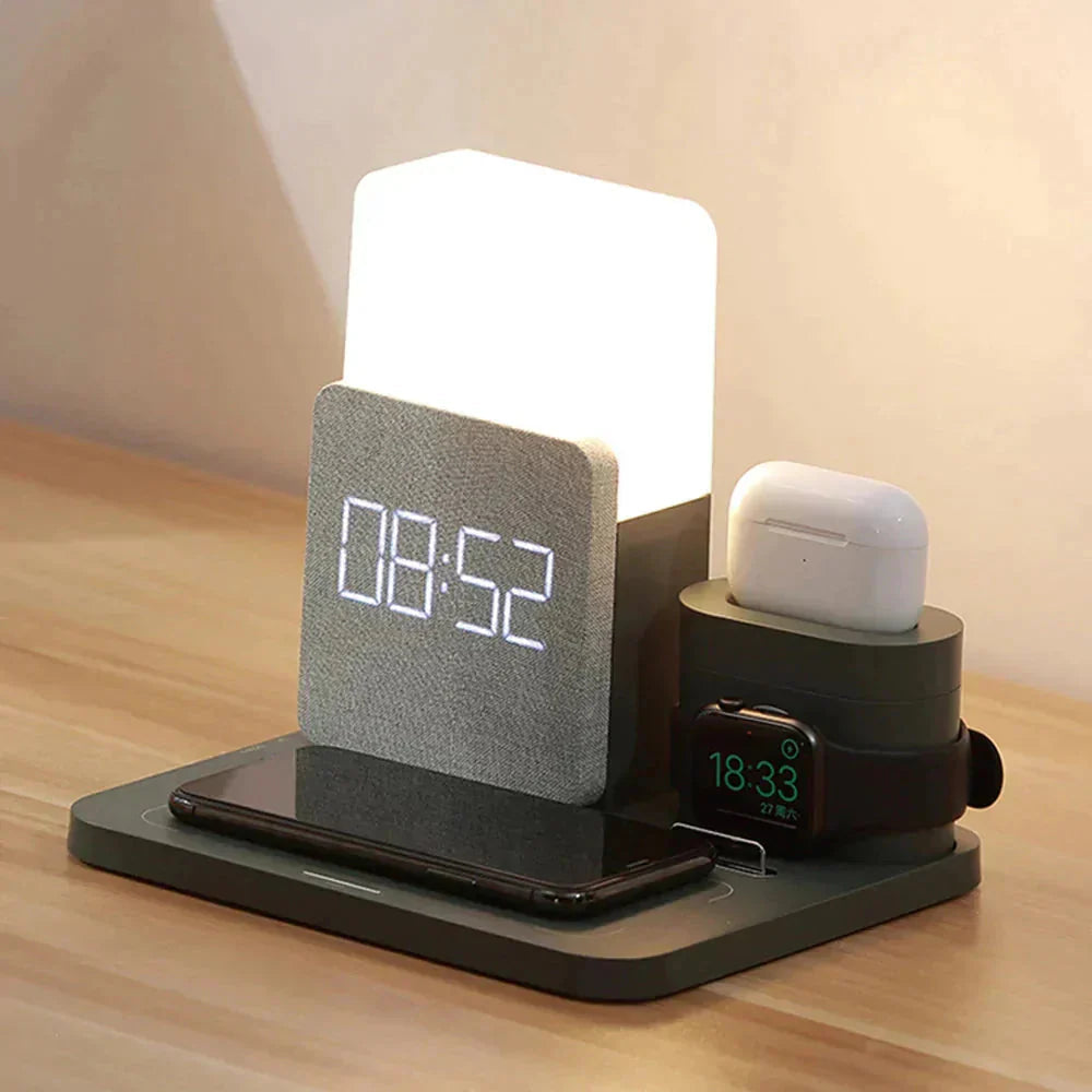 Trådløs 4‑i‑1 Opladestation med Indbygget Ur og Justerbar Led‑Belysning