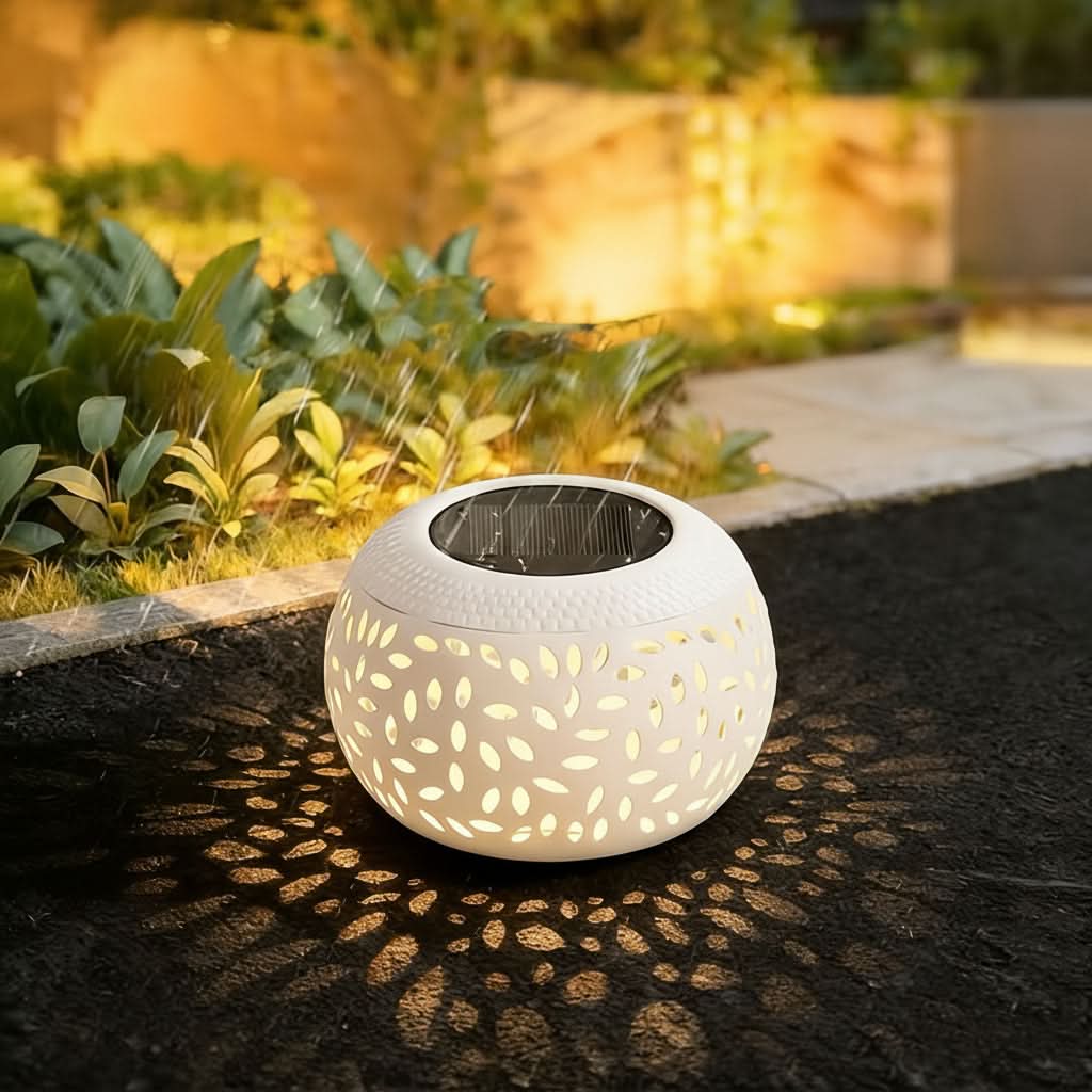 Soldrevet Udendørs Bordlampe med Varmt Lys og Robust Jernkonstruktion
