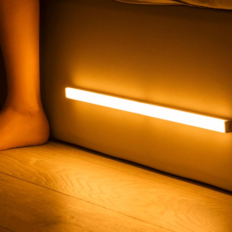 Genopladelig LED Lampe Med Bevægelsessensor Til Skab, Entré Og Trappe