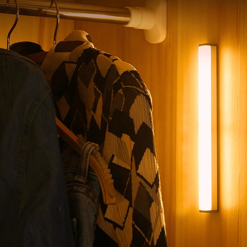 Genopladelig LED Lampe Med Bevægelsessensor Til Skab, Entré Og Trappe