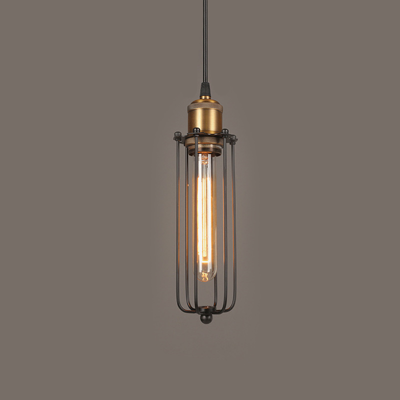 Industriel Pendellampe med Retro Gitterdesign og Varm Belysning