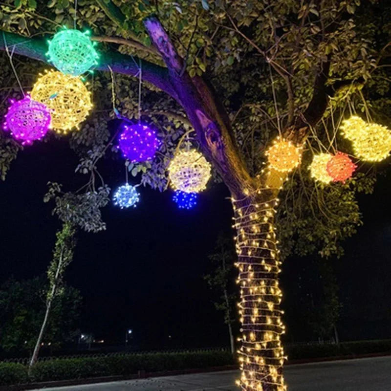 Dekorative LED‑Lysglobusser med Flettet Struktur for Stemningsfuld Belysning Inde og Ude