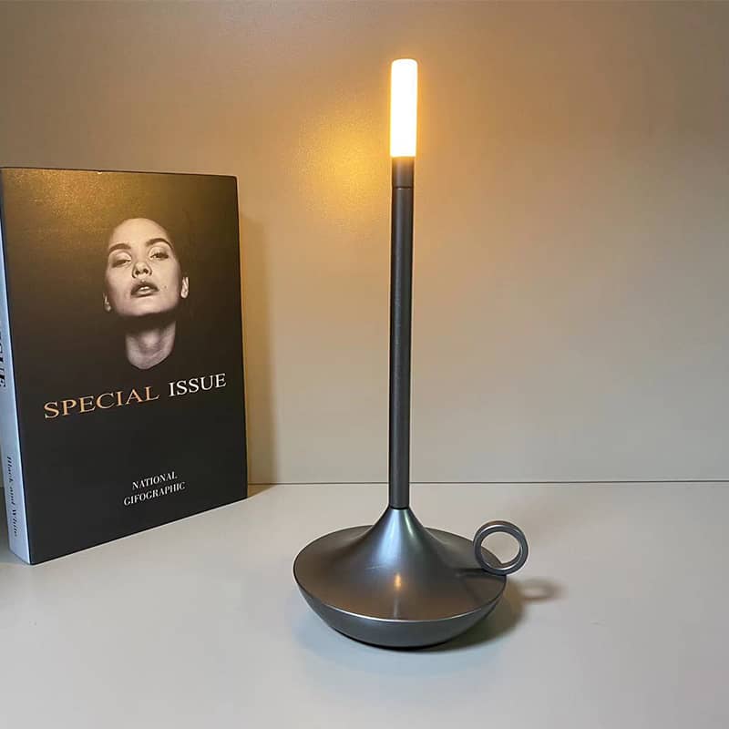 Genopladelig LED-Bordlampe i Aluminium med 3 Lysstyrker