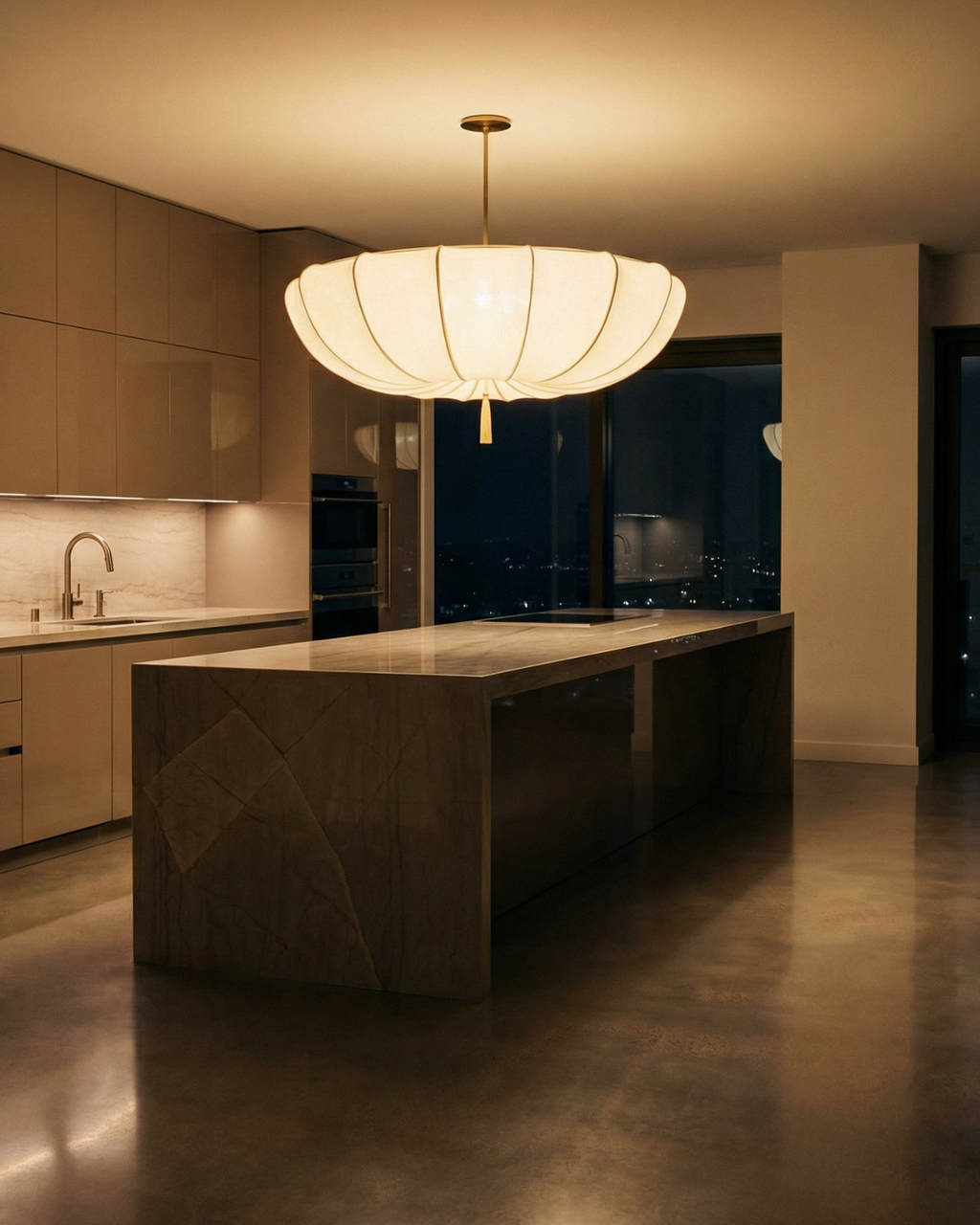 Loftlampe med Blød Skyform og Elegant Atmosfærisk Silhuet