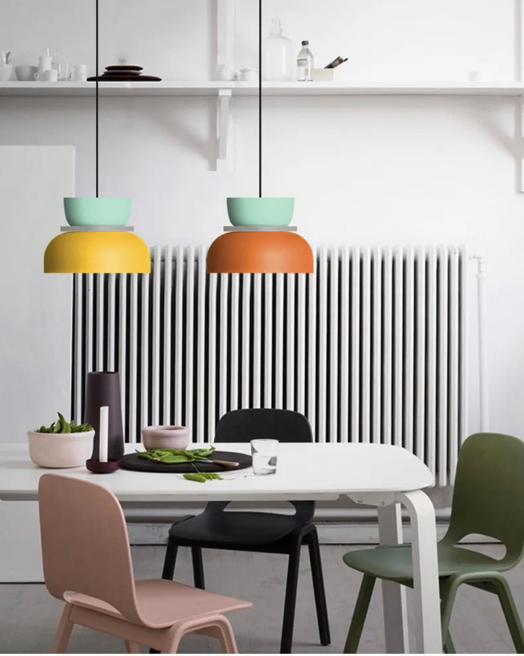 Pendellampe med Lagdelt Geometrisk Silhuet og Rolig Skulpturel Balance