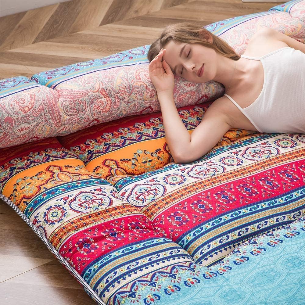Foldbar Futonmadras Med Quiltet Overflade Og Polstret Komfort