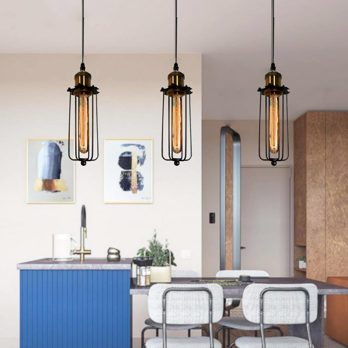 Industriel Pendellampe med Retro Gitterdesign og Varm Belysning