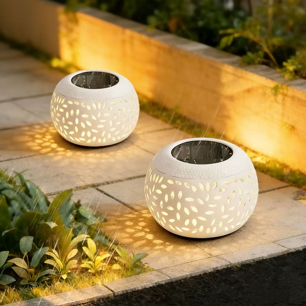 Soldrevet Udendørs Bordlampe med Varmt Lys og Robust Jernkonstruktion