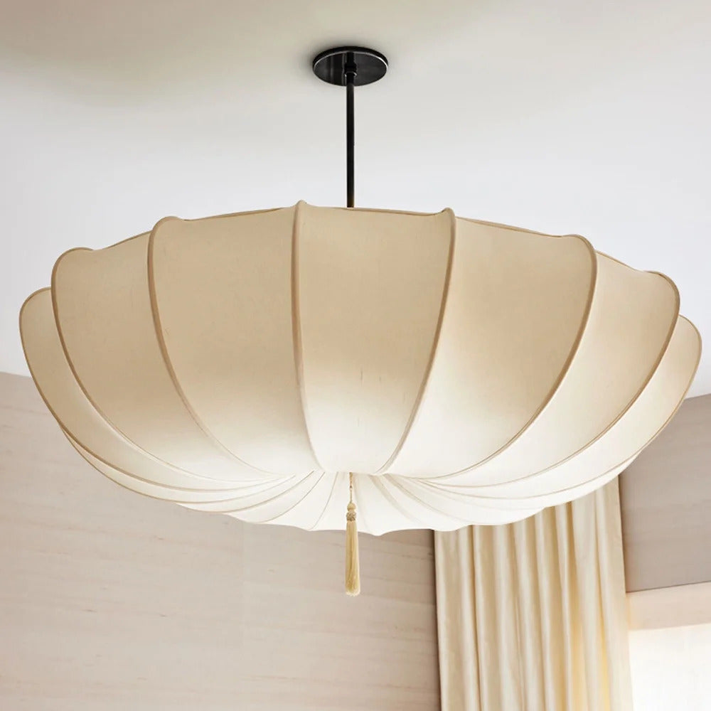 Loftlampe med Blød Skyform og Elegant Atmosfærisk Silhuet