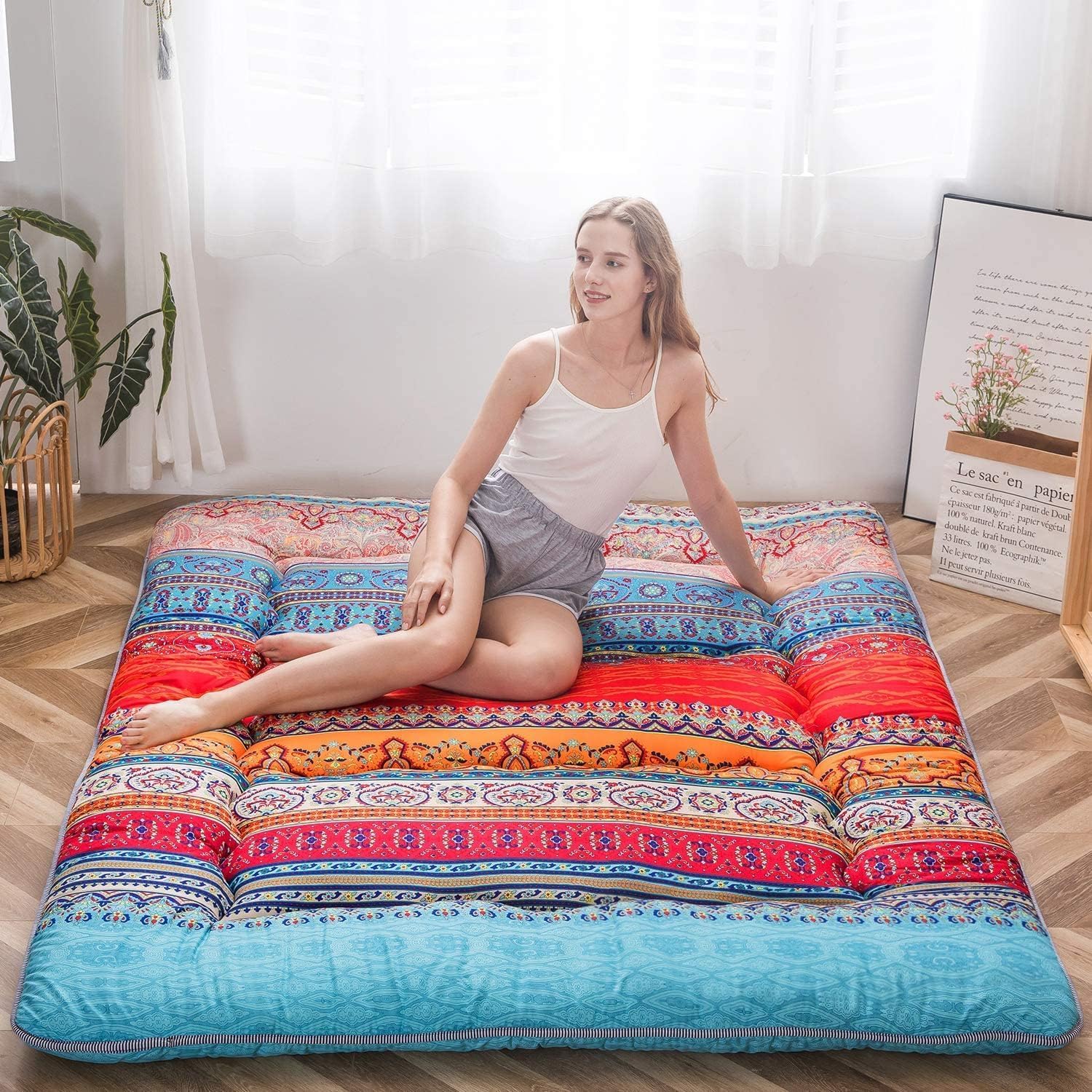 Foldbar Futonmadras Med Quiltet Overflade Og Polstret Komfort