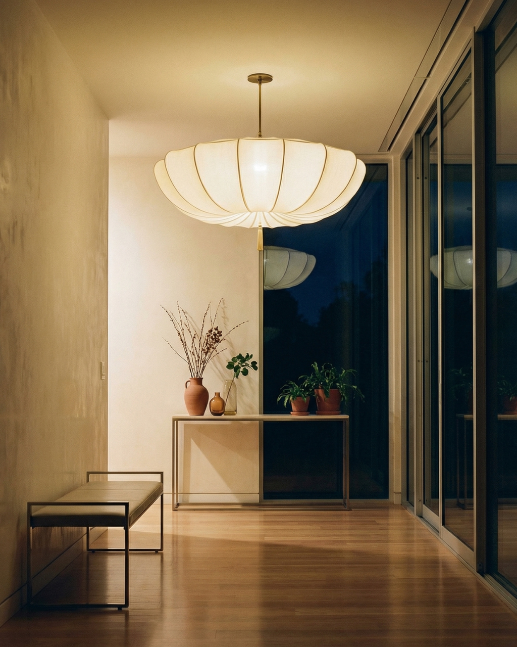 Loftlampe med Blød Skyform og Elegant Atmosfærisk Silhuet