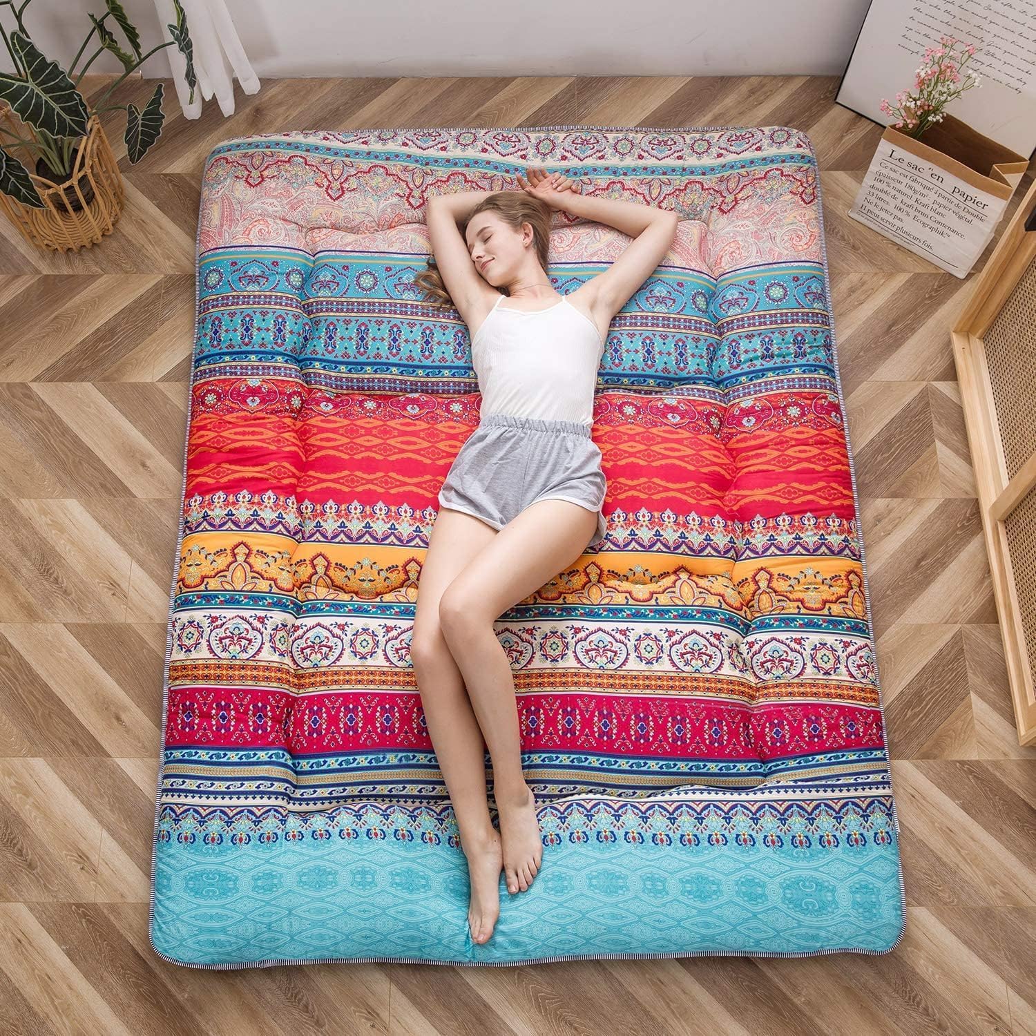 Foldbar Futonmadras Med Quiltet Overflade Og Polstret Komfort
