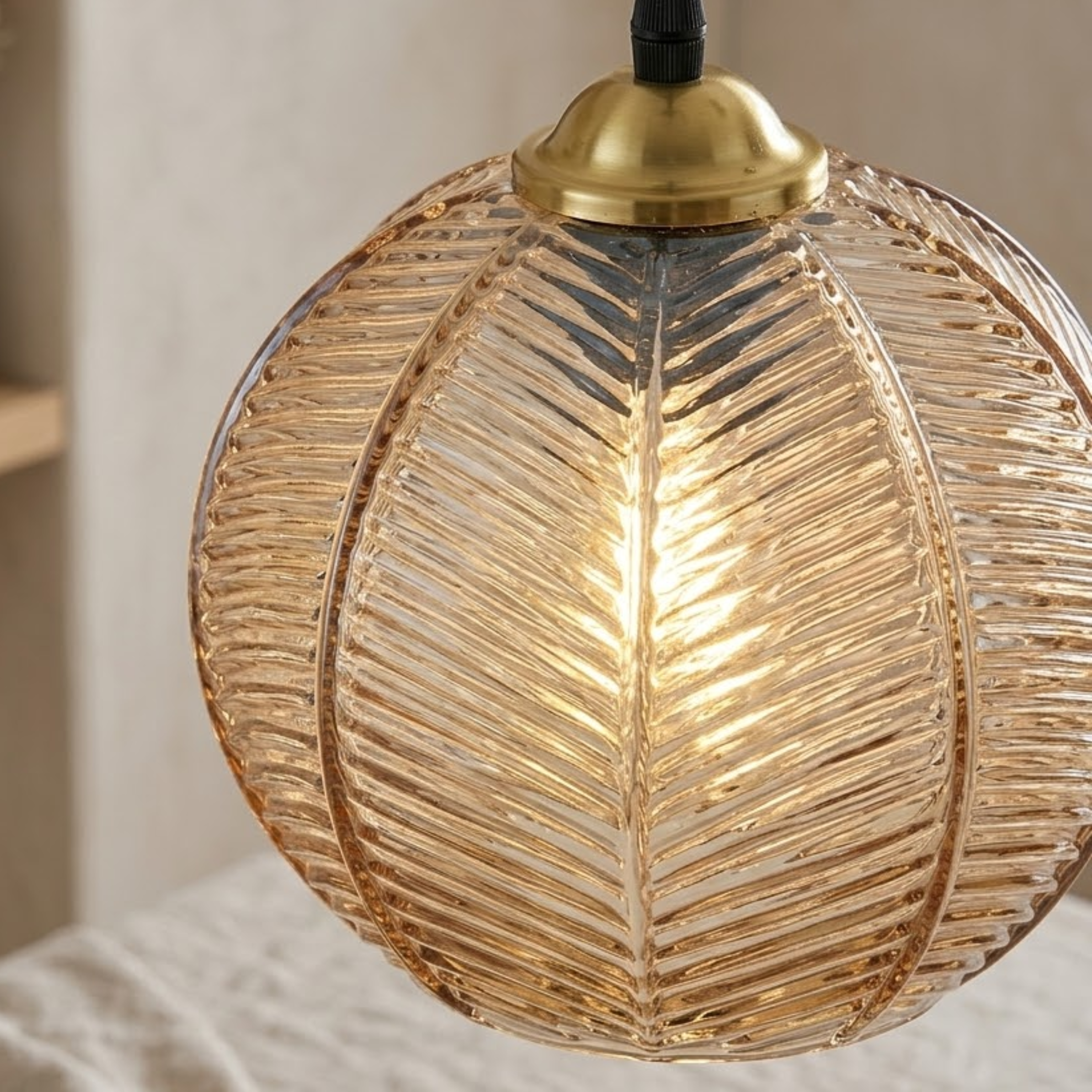 Moderne Glas Pendellampe med Stribet Struktur