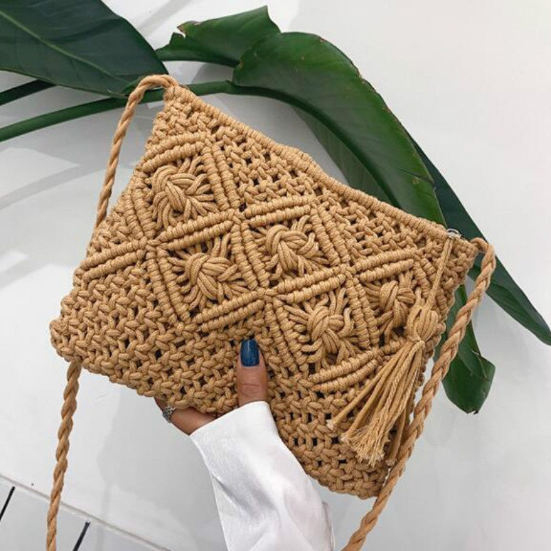 Vævet Skuldertaske Med Elegant Design Og Praktisk Lynlåslukning