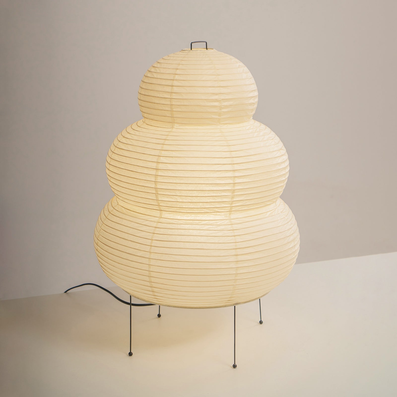 Stående LED Lampe Med Originalt Design Og Blødt Lys