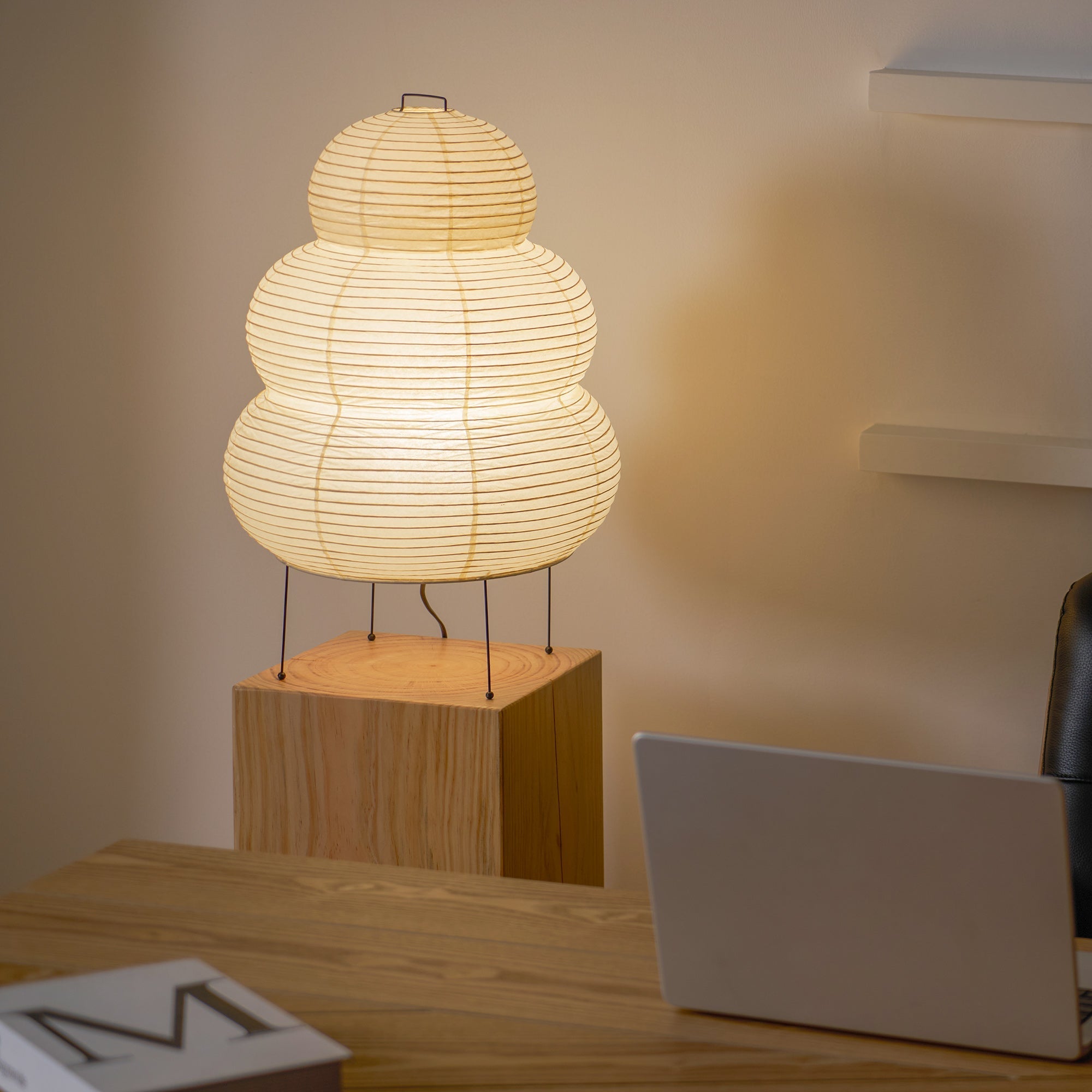 Stående LED Lampe Med Originalt Design Og Blødt Lys