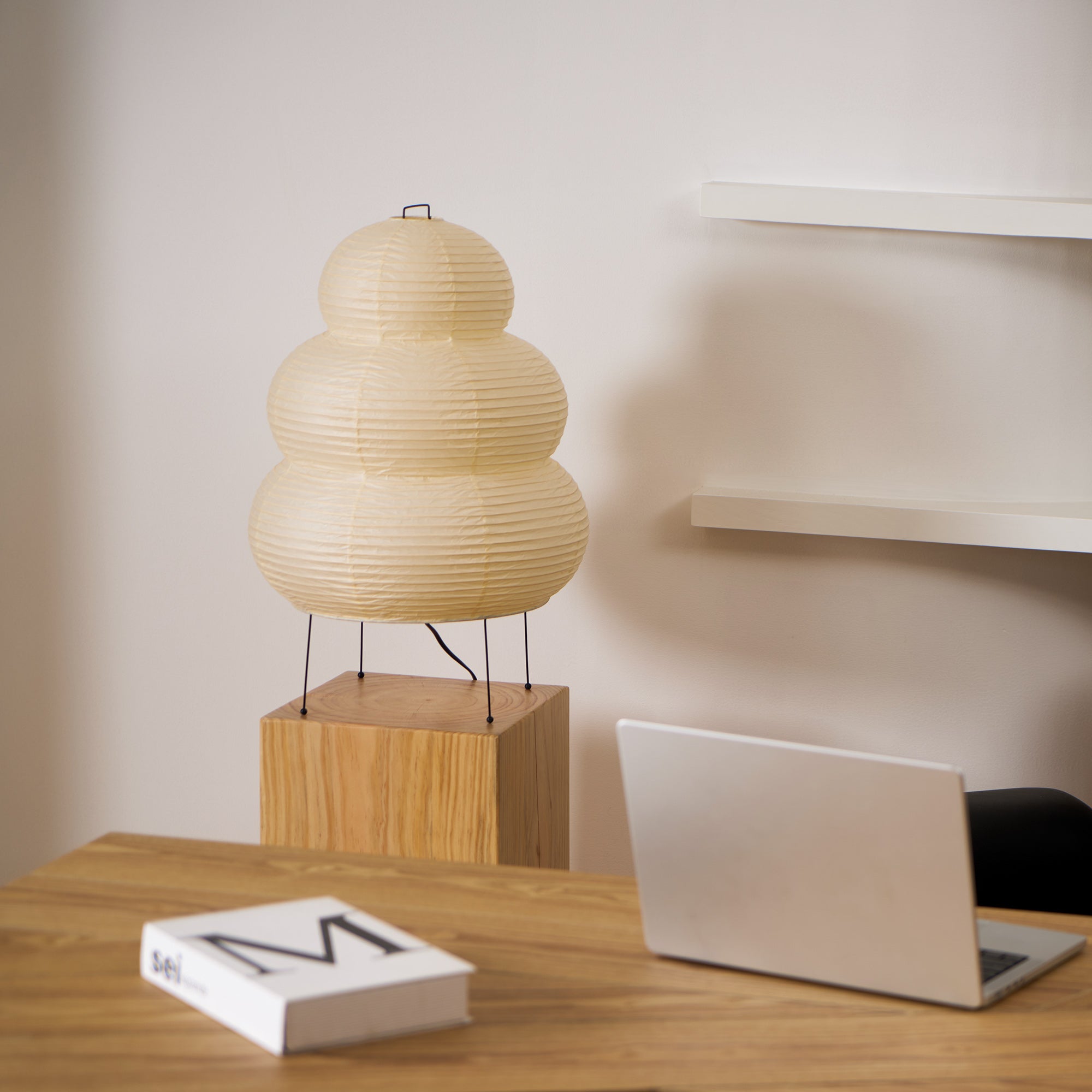 Stående LED Lampe Med Originalt Design Og Blødt Lys