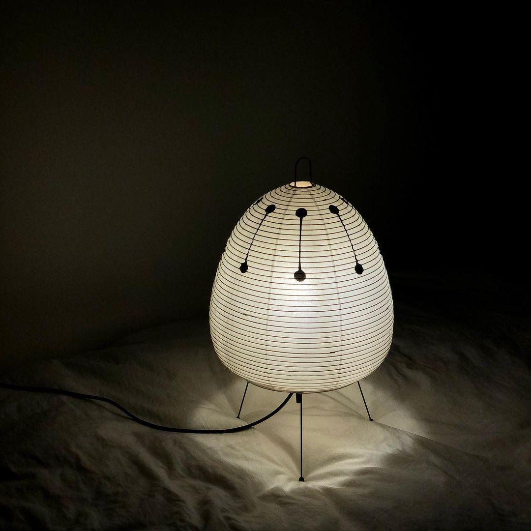 Stående LED Lampe Med Originalt Design Og Blødt Lys