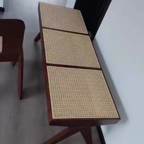 Bænk i gummitræ med håndvævet kunstig rattan