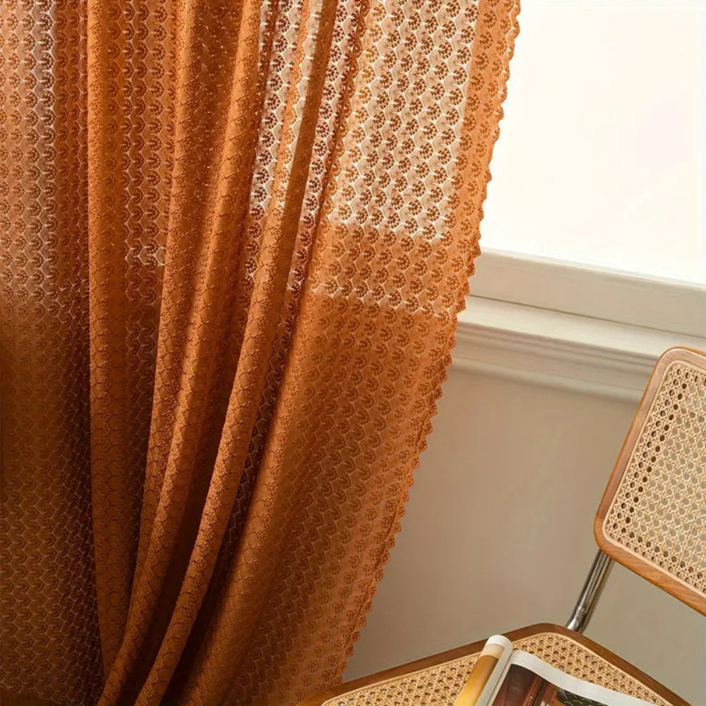 Gardin med Hæklet Struktur og Let Lysfiltrering