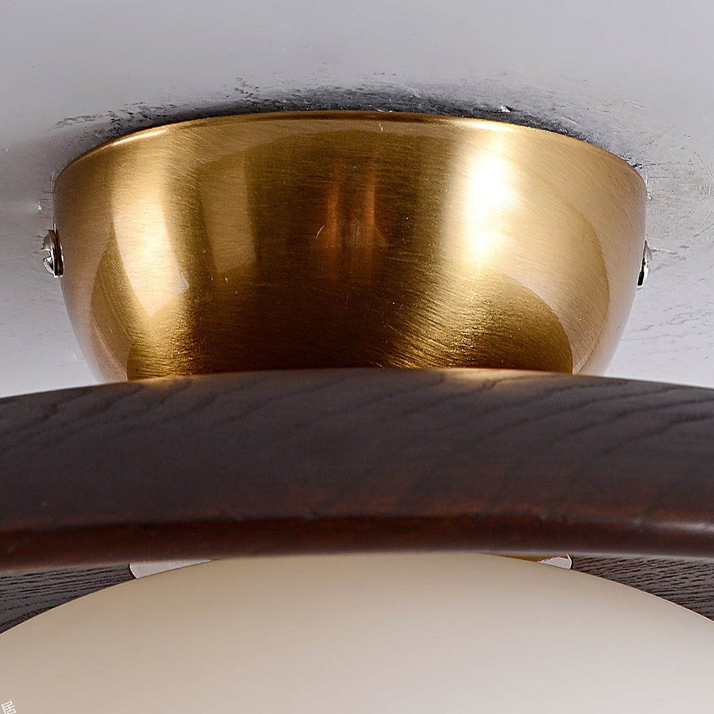 Loftlampe med Træbase og Mat Glas for Blød og Moderne Indendørs Belysning