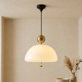 Pendellampe i Glas og Metal med Roligt Bauhaus‑Udtryk