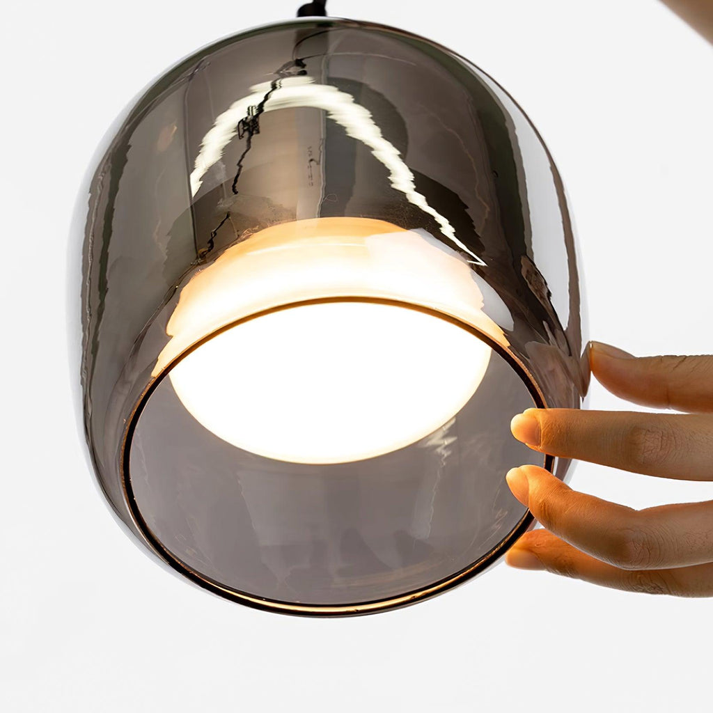 Moderne LED Pendellys Med Røgfarvet Glas Og Elegant Diffuser