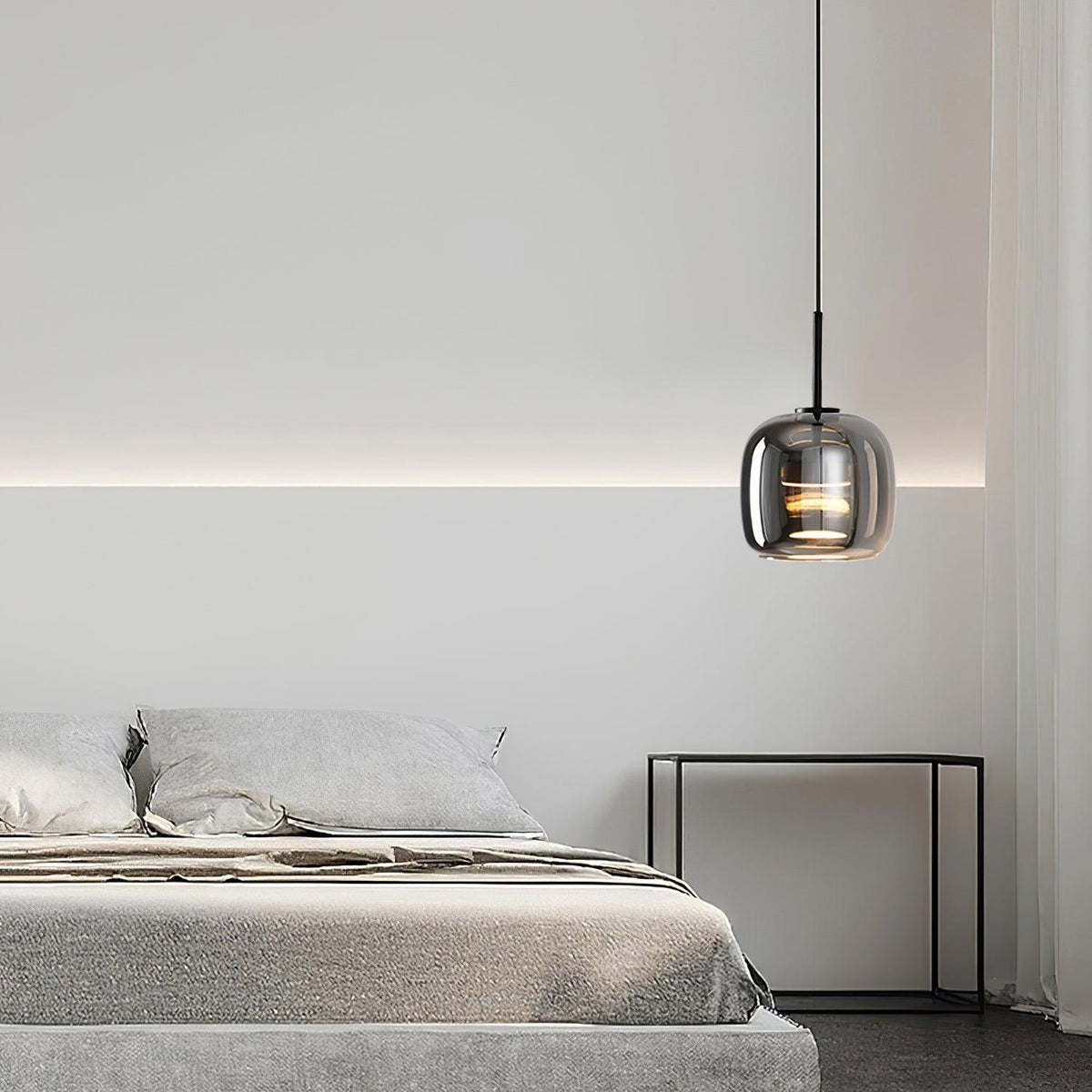Moderne LED Pendellys Med Røgfarvet Glas Og Elegant Diffuser
