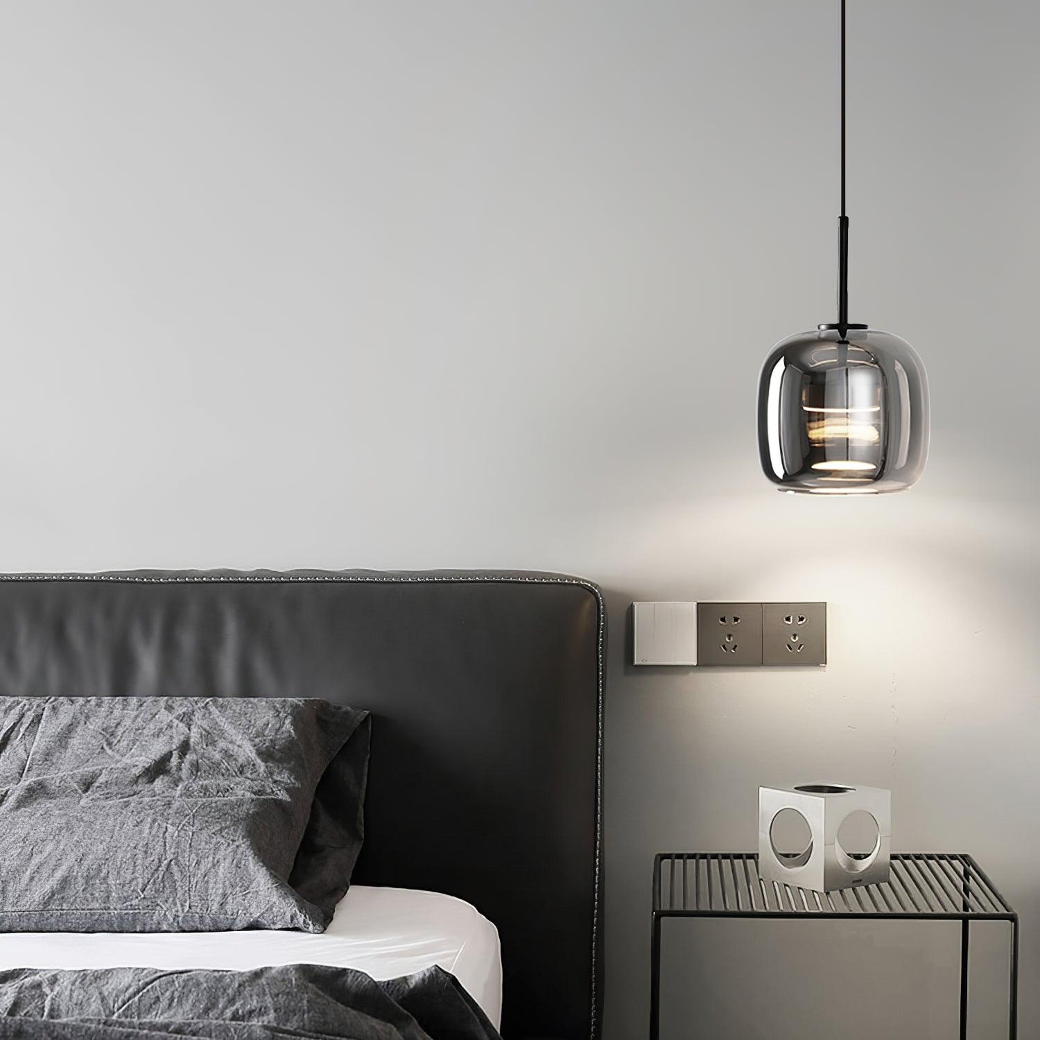 Moderne LED Pendellys Med Røgfarvet Glas Og Elegant Diffuser