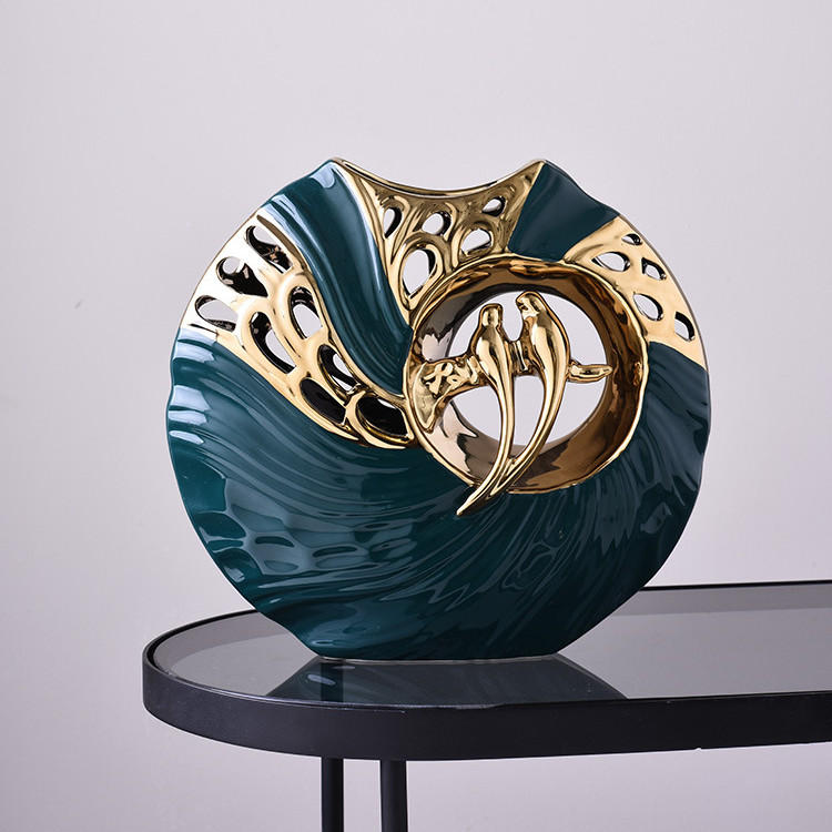 Elegante Keramiske Fuglefigurer i Guld og Smaragdgrøn