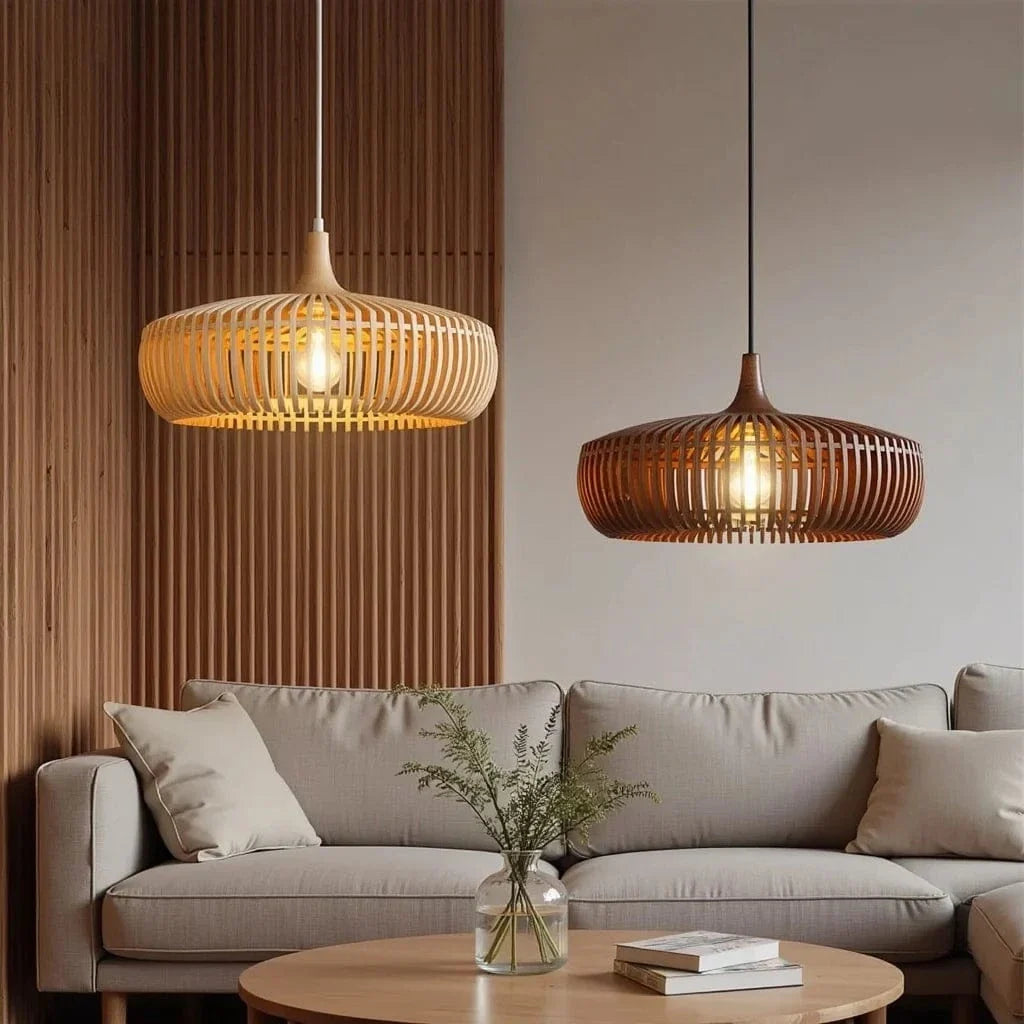 Rund Loftlampe I Massivt Træ Med Roligt Japandi Udtryk