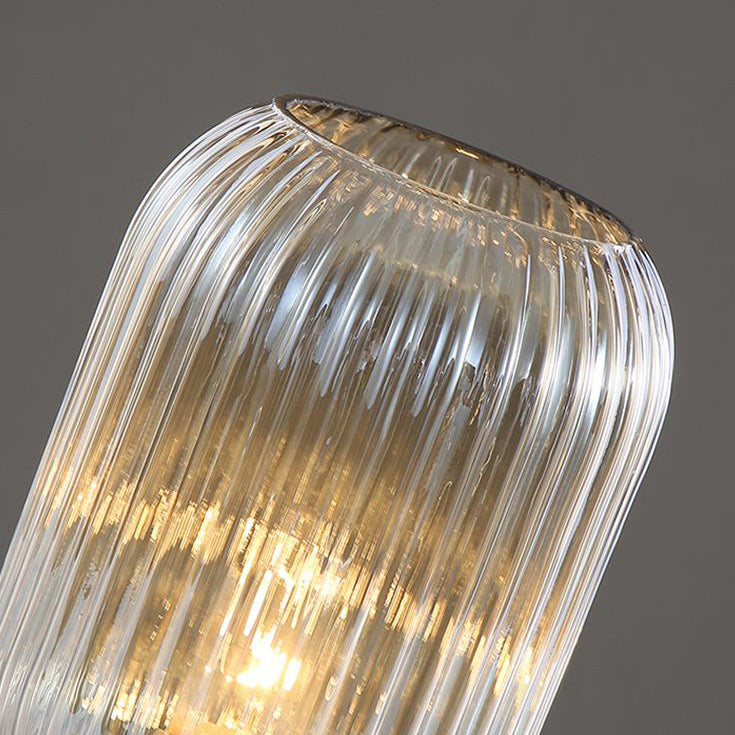 Glasbordlampe Med Varm Atmosfaere Og Moderne Silhuet