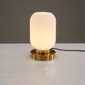 Glasbordlampe Med Varm Atmosfaere Og Moderne Silhuet
