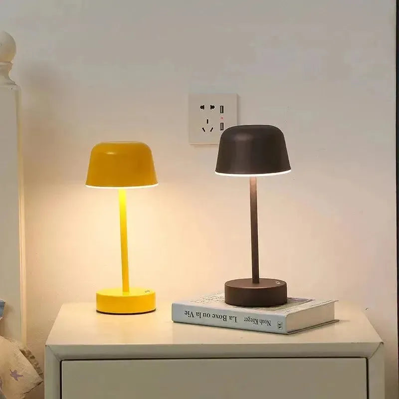 Trådløs Bordlampe Med Dæmpbart Lys Og Nordisk Design