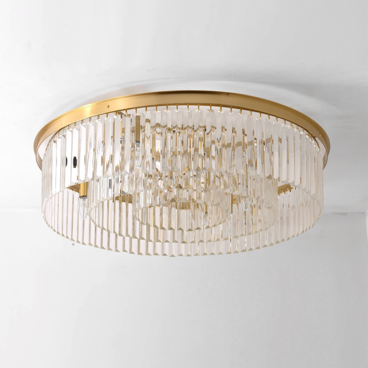Loftlampe med Messingstruktur og Krystalstænger for Elegant og Refleksrig Indendørs Belysning