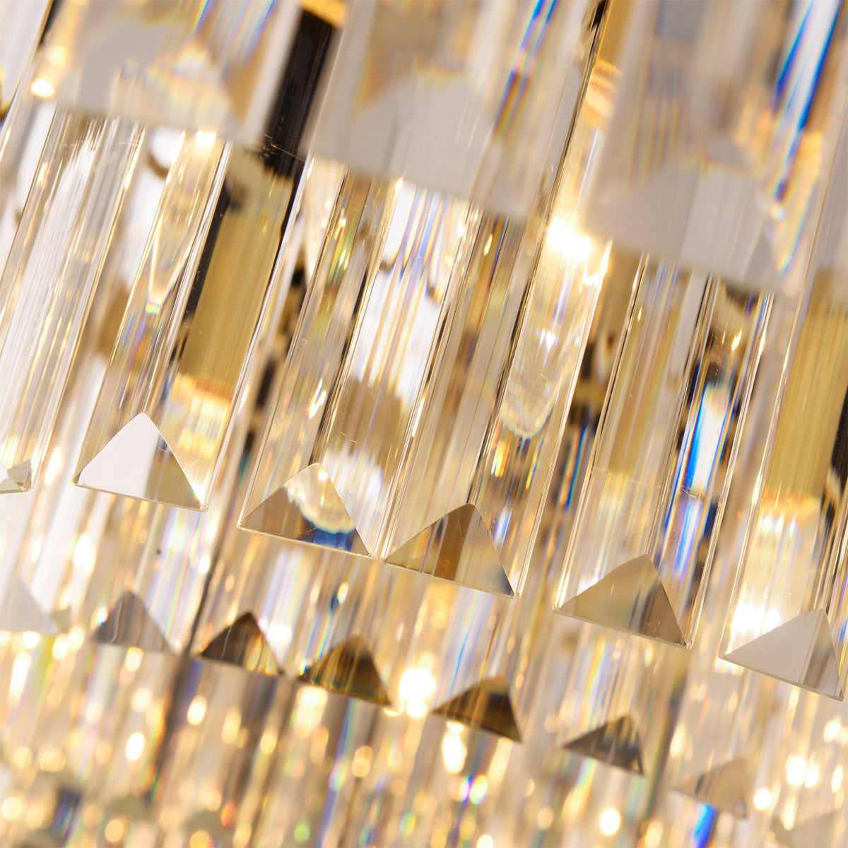 Loftlampe med Messingstruktur og Krystalstænger for Elegant og Refleksrig Indendørs Belysning