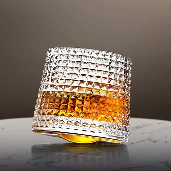Roterende Whiskeyglas i Kristalldesign med Elegant Balance